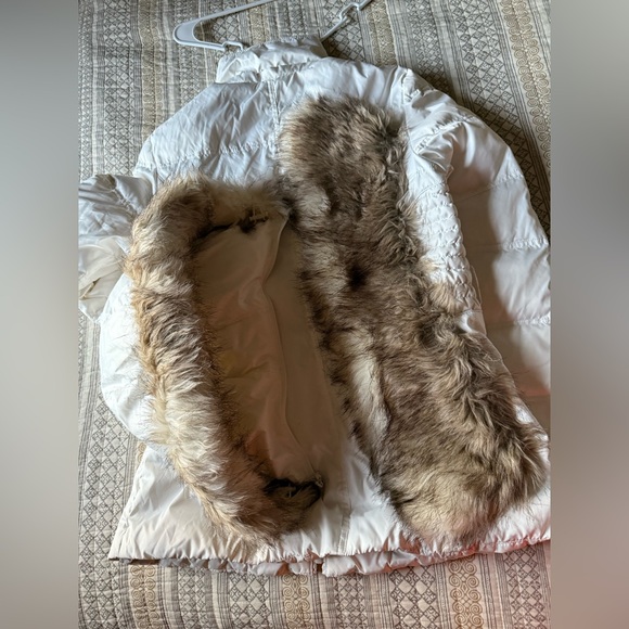 Laundry by Shelli Segal white puffer coat size Detachable belt hood and neck fur - Picture 4 of 13